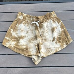 Lululemon Inner Glow Short 3" *Earth Dye Size 8 Earth Dye Sand